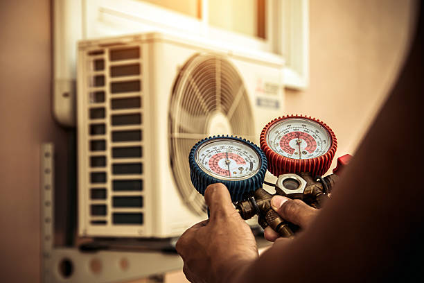 Professional Hvac technician working in Hercules, CA